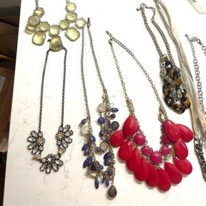 Great group of costume jewelry necklaces
